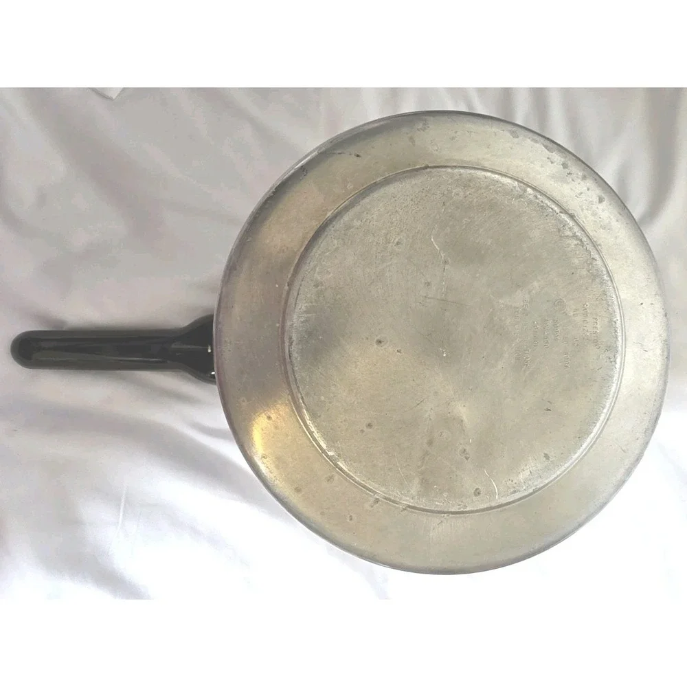 Vintage Presto Model 01282 8-Quart Pressure Cooker